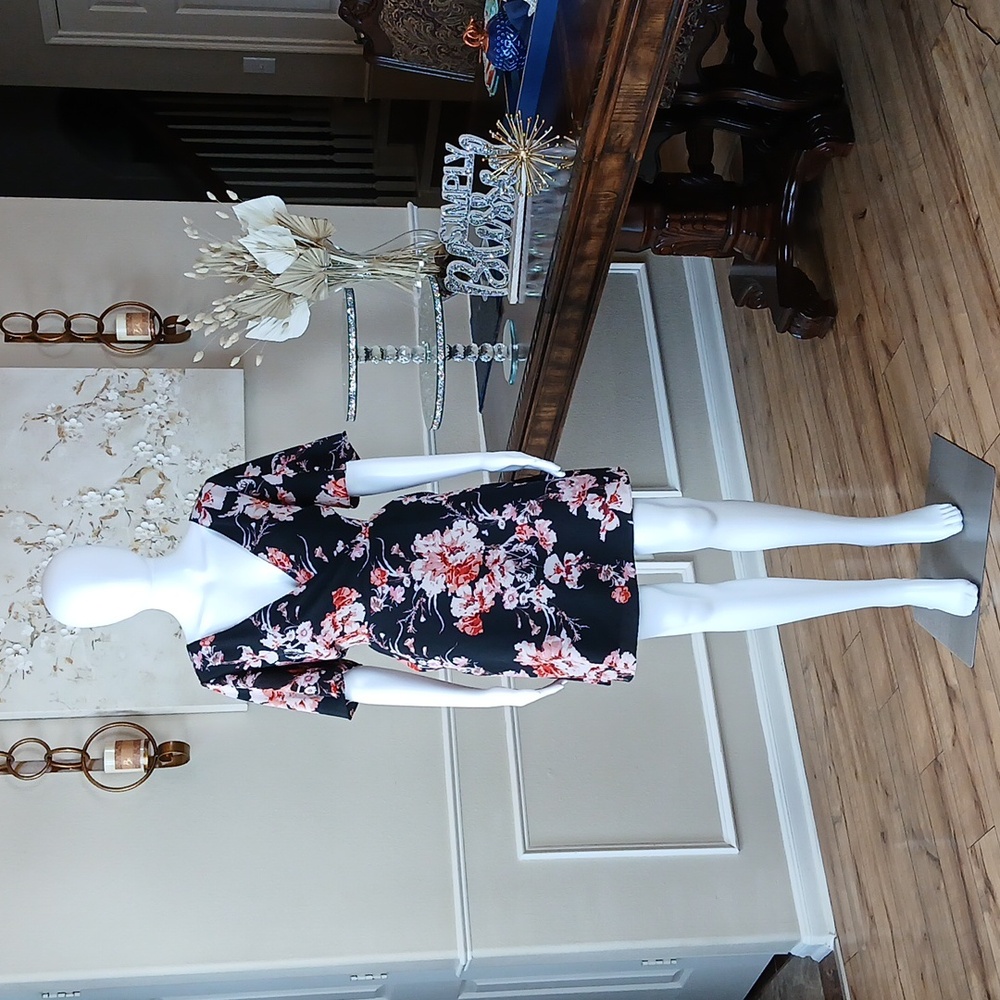 Women's Black Floral V-Neck Flowy Short Sleeves Mini Dress With Pockets Medium - Picture 10 of 17